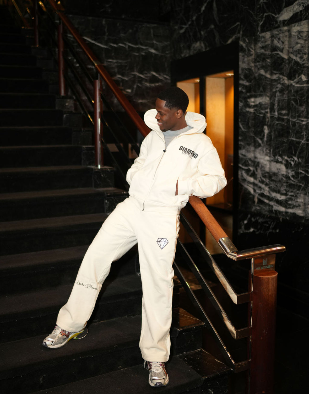 DIAMOND DISTRICT SIGNATURE TRACKSUIT - BAIGE